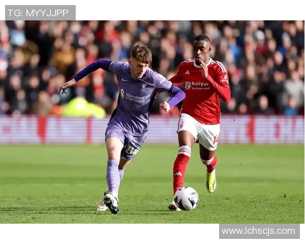 WWE巨星与足球明星亲密互动展现运动精神与友谊的精彩瞬间